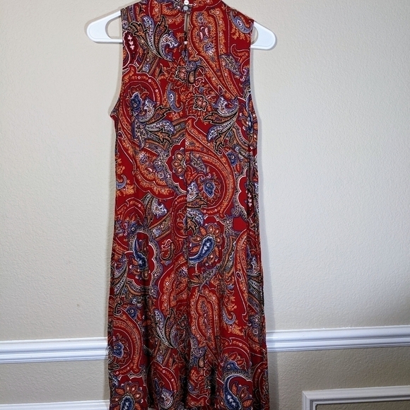 Scarlet Sleeveless Dress with Pockets - Picture 2 of 9